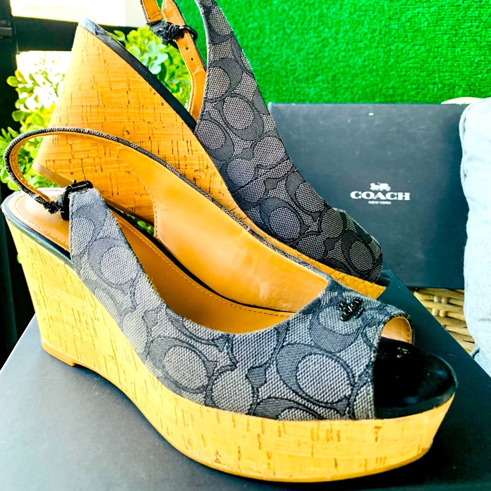 COACH mid wedges 💕